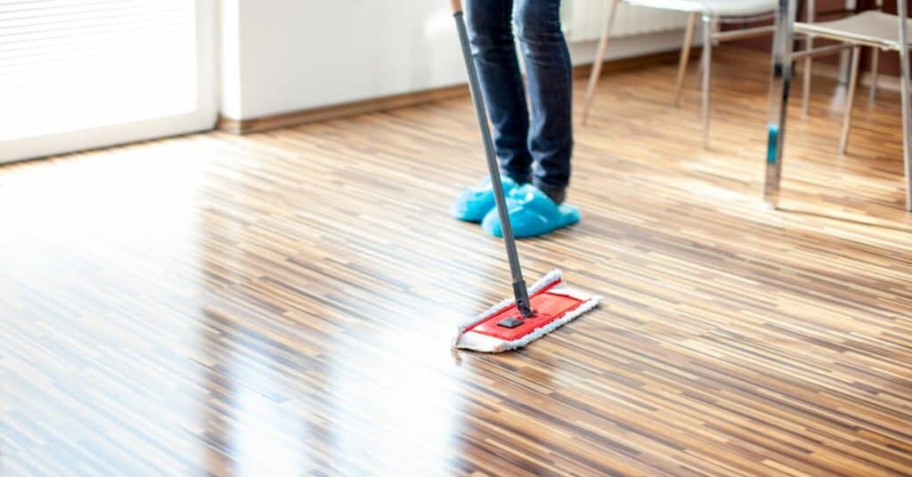 השיטה ה – 1 לניקיון הרצפה ניקוי עצמאי