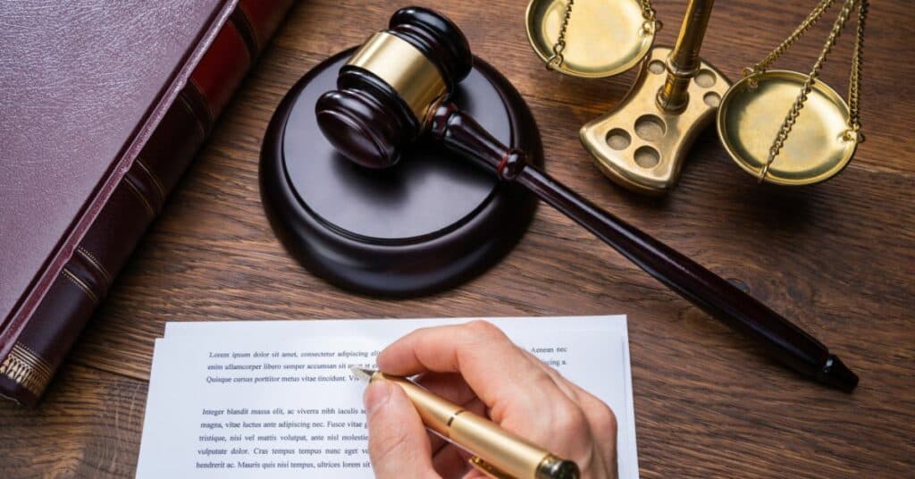 טיפול בתיעוד משפטי ובחוזים
